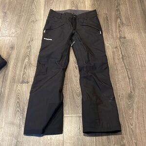 BLACK FRIDAY 🎁💰Women’s Patagonia black ski pantss - perfectt, warm, dry!